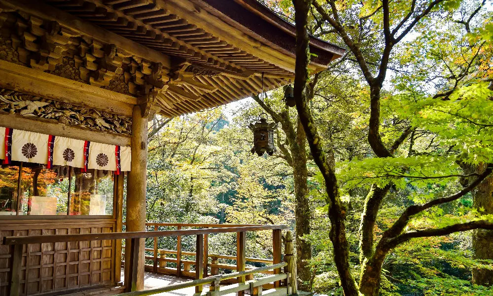 Comment le Japon mêle-t-il modernité et tradition ?