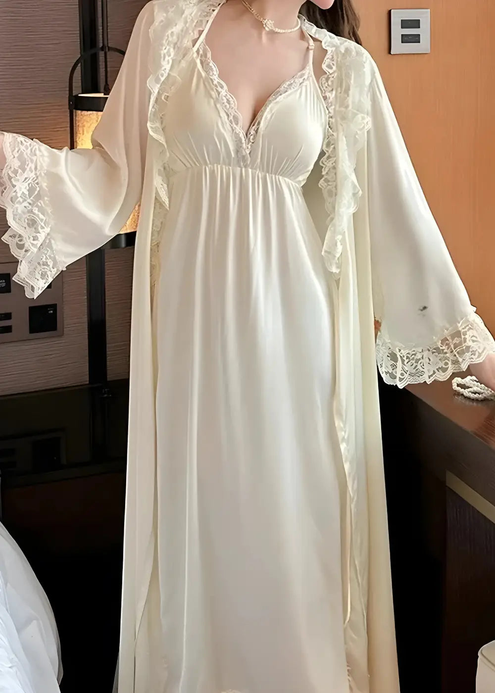 Ensemble Nuisette Kimono Long Blanc Satiné Et Dentelle