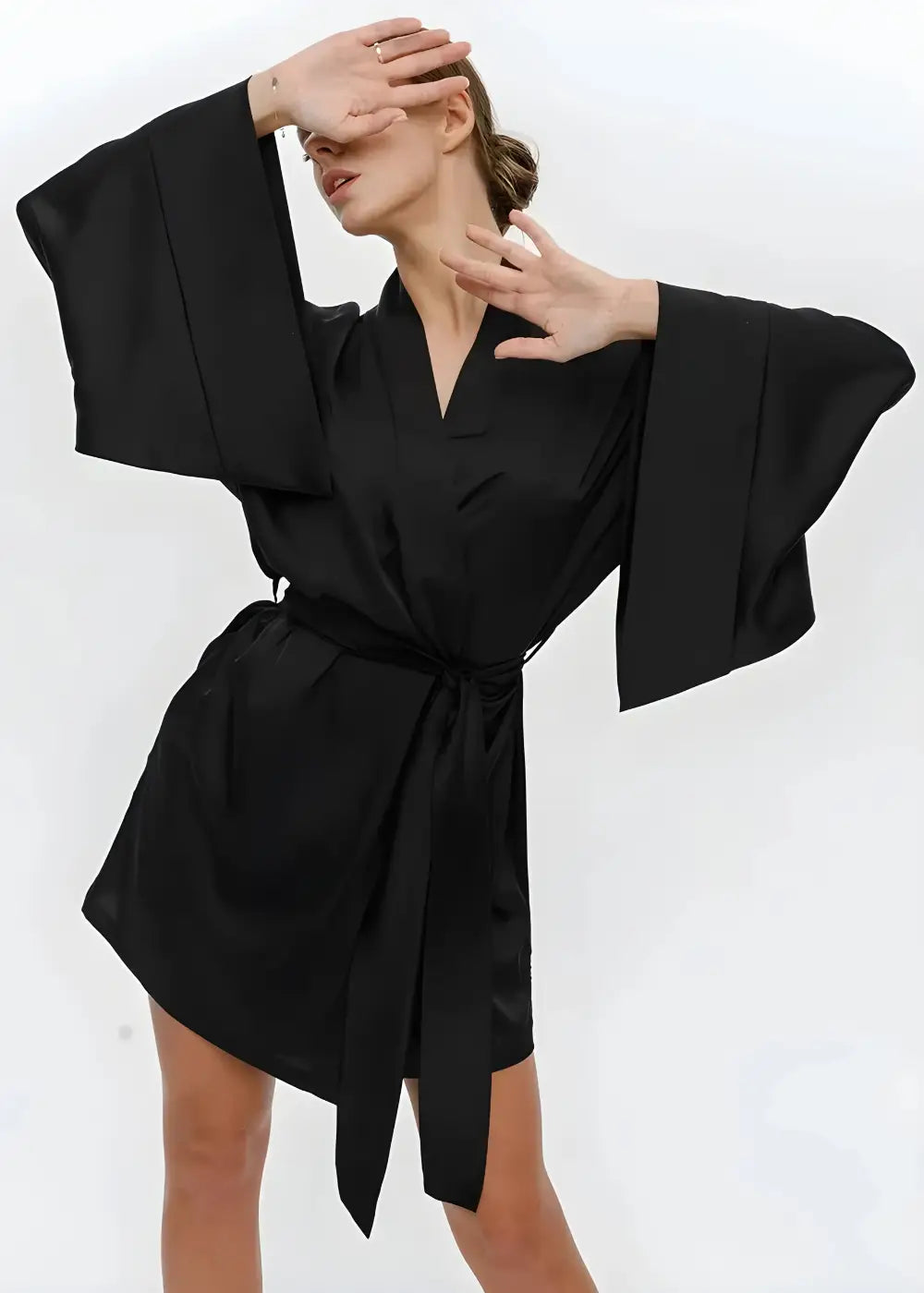 Kimono Court Femme en Satin Noir Uni